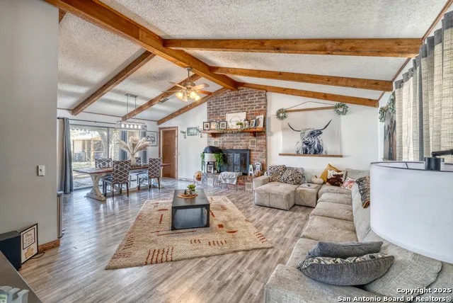 36 Pecan Dr Leakey, TX 78873